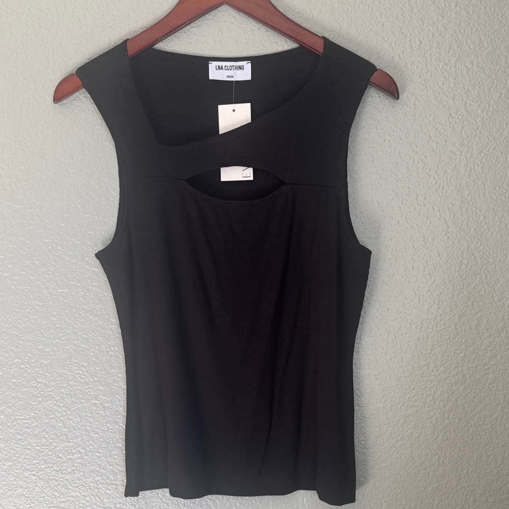 Black Sleeveless Cutout Top - Picture 5 of 7